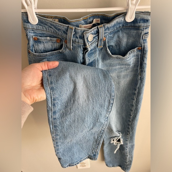 Levi's Wedgie Straight Fit Jeans - Tango Fray Light Wash Distressed - Size 24 - Picture 11 of 16